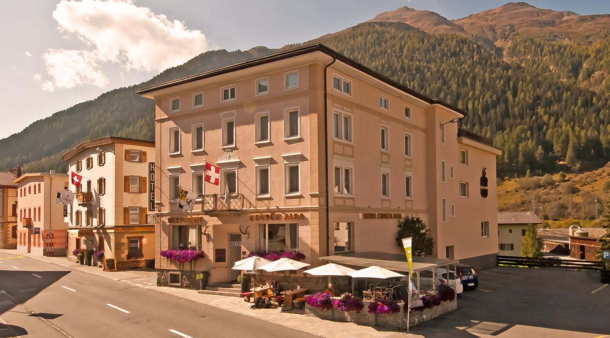 Hotel Crusch Alba Zernez Exterior photo